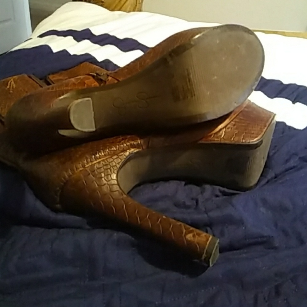 Boots - Picture 3 of 4